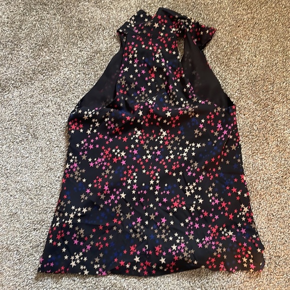 Trina turk sleeveless blouse ASO Lucy Hale size 0 - Picture 3 of 4